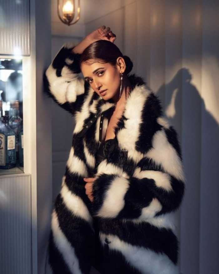 shakti mohan 5